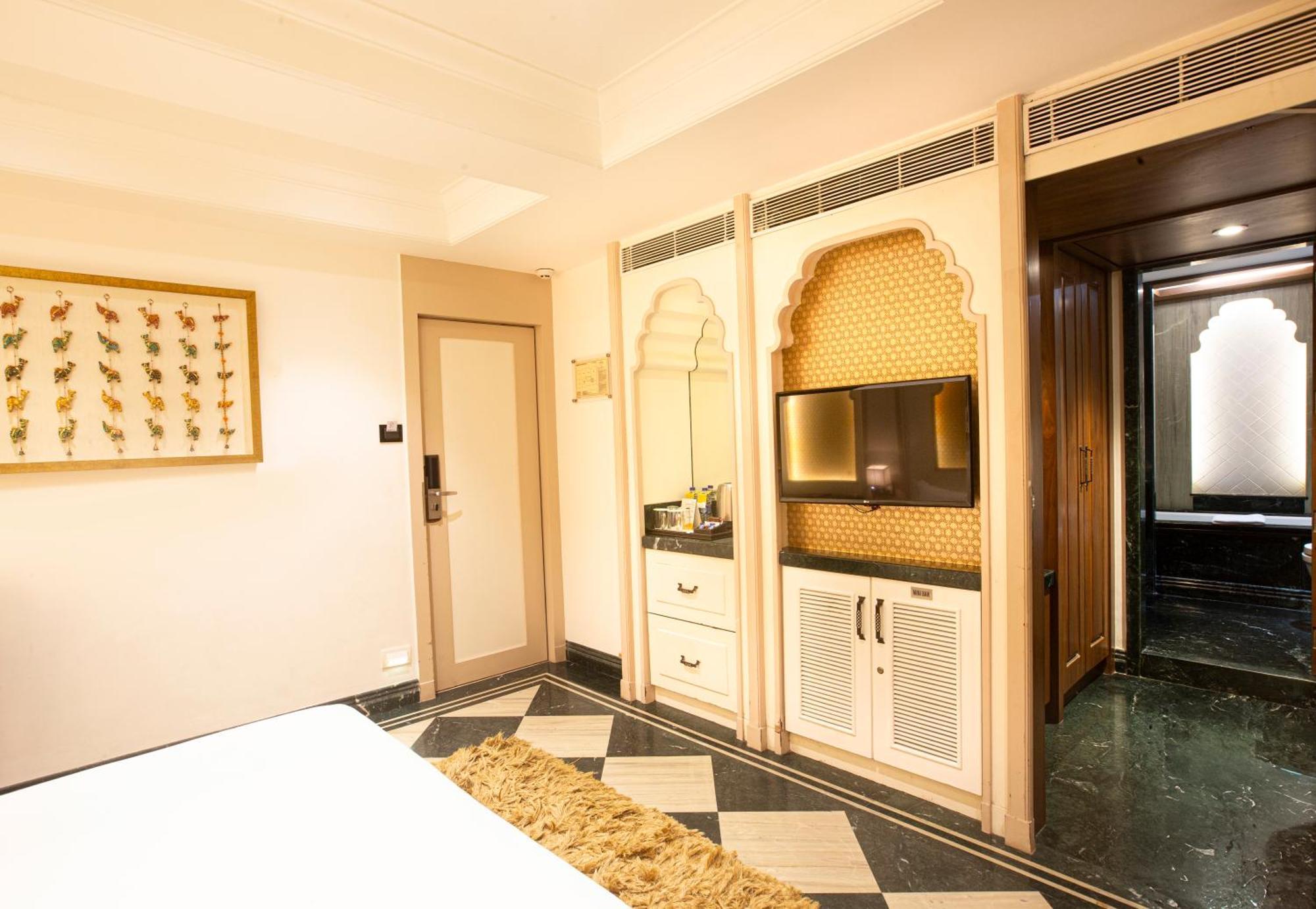 Hotel Bawa Continental Мумбаи Экстерьер фото