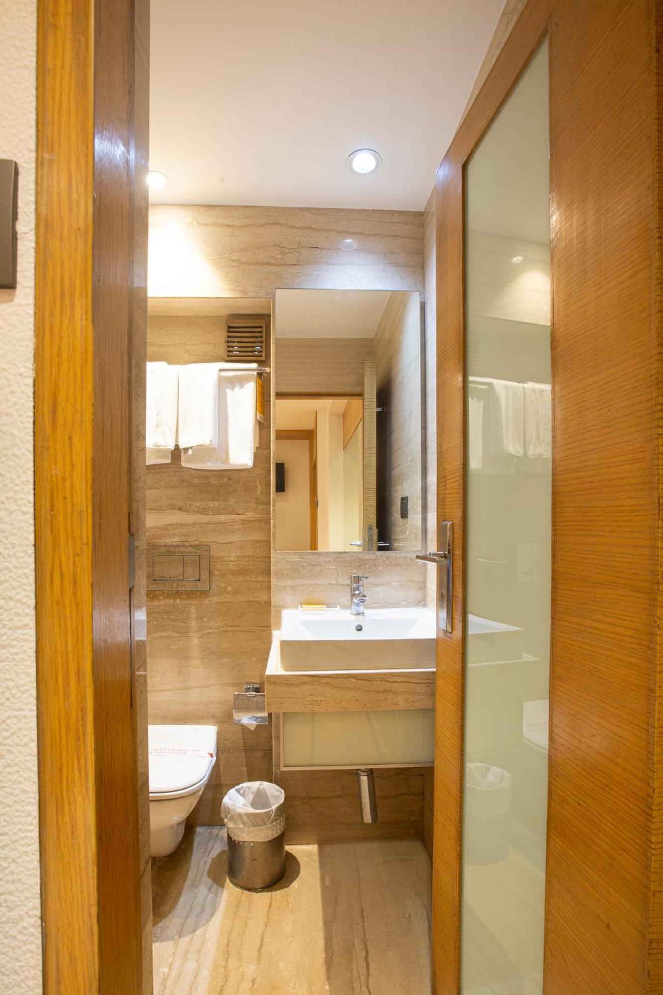 Hotel Bawa Continental Мумбаи Экстерьер фото